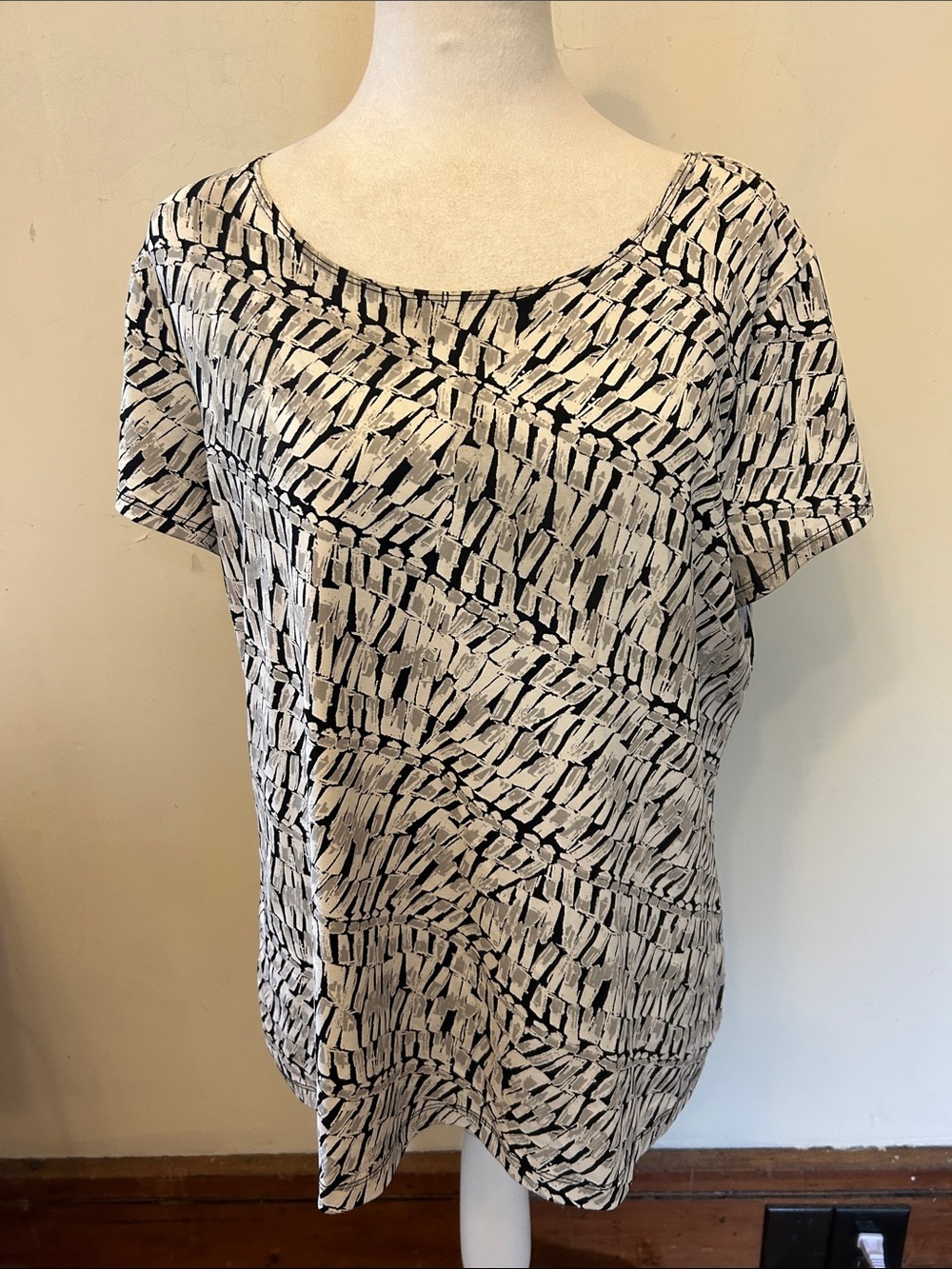 212 Collection Black & White Patterned Scoop Neck Women’s Top Size L EUC